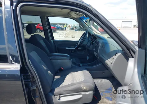 2004 Ford Explorer Sport Trac Adrenalin/Xls/Xlt z USA, uszkodzony, nr VIN 1FMZU67K84UA70488